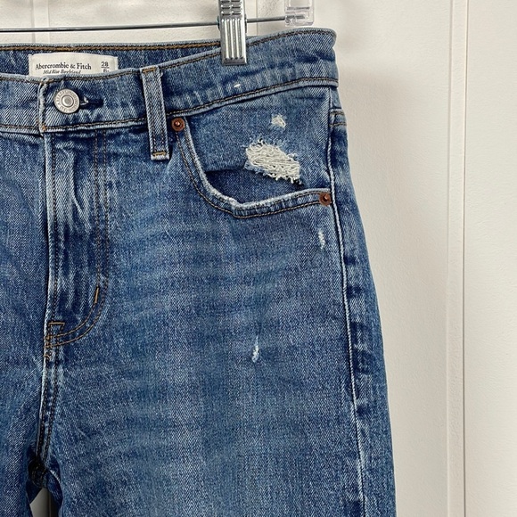 Abercrombie & Fitch Mid Rise Boyfriend Jean Women's 28 Medium Wash Distressed - Picture 3 of 15